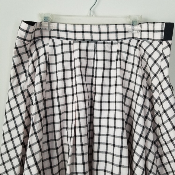 NWT Torrid Mini Twill Pleated Skater Skirt Black/Pink Plaid Size 2X - Picture 10 of 11